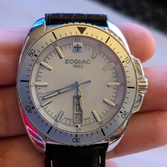 ZODIAC SPEED DRAGON W/R 100M SWISS MADE W/ Day & Date
